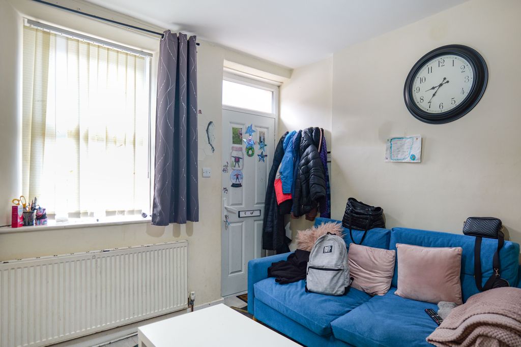 Property photo 3 of 12