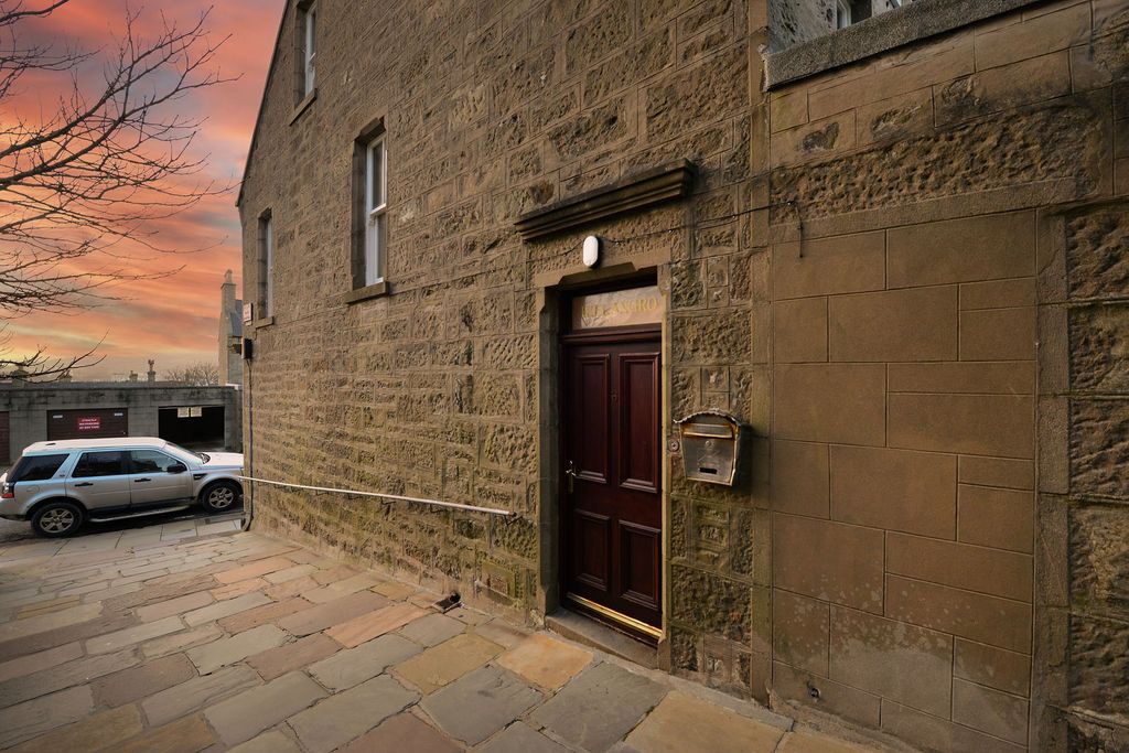 Property photo 3 of 44