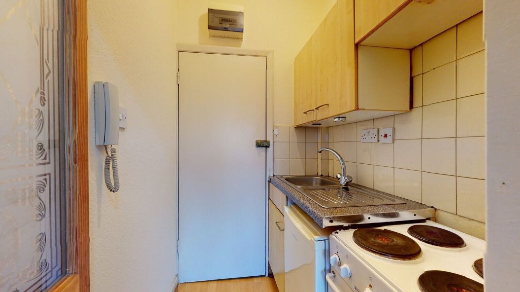 Property photo 2 of 5 Kitchen