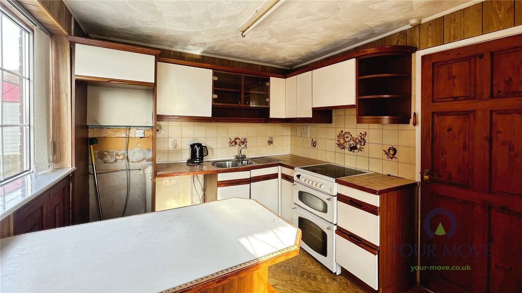 Property photo 2 of 8 Picture No. 13