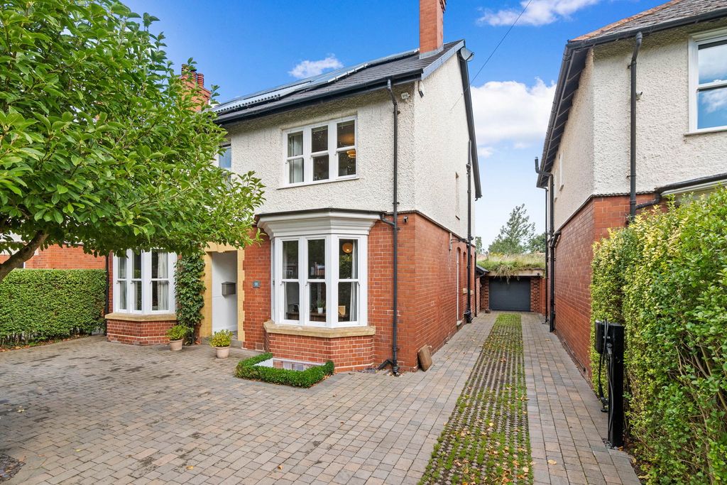 Property photo 1 of 33