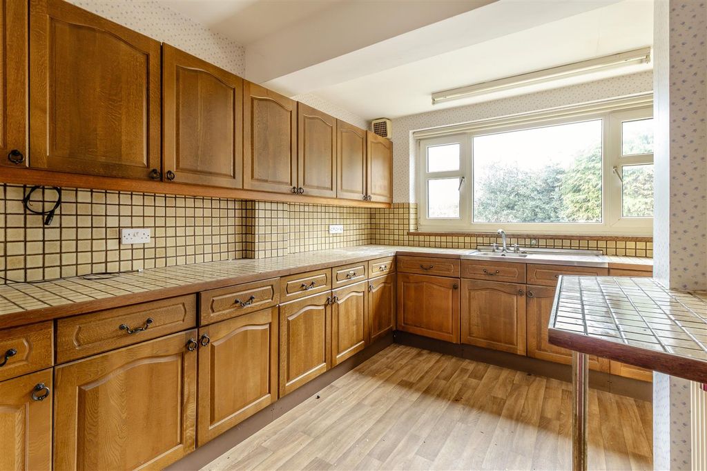 Property photo 3 of 24 8682072-Interior12.Jpg