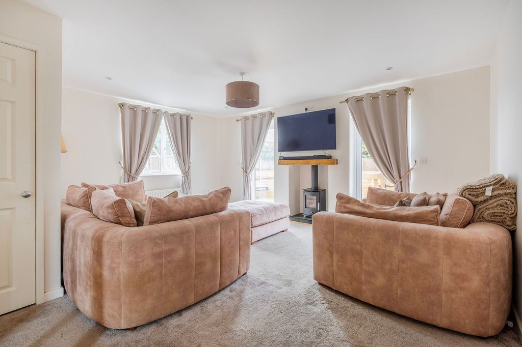 Property photo 3 of 23