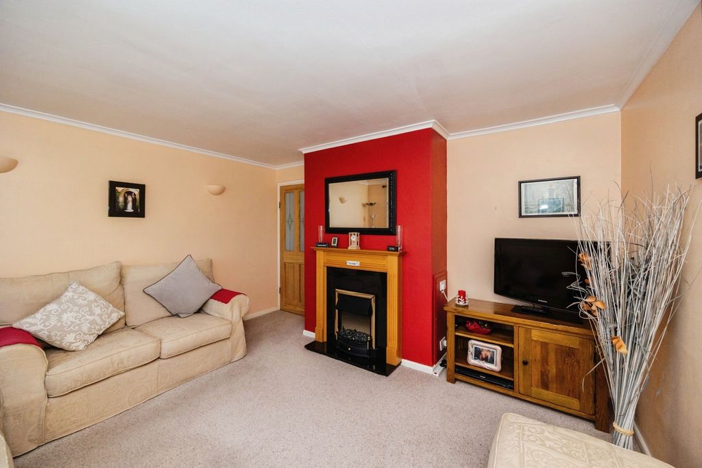 Property photo 2 of 17 Photo