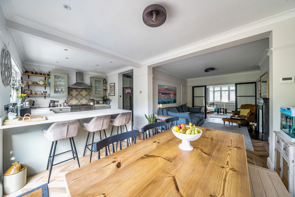 Property photo 2 of 20 1333059-18-688Ba6...