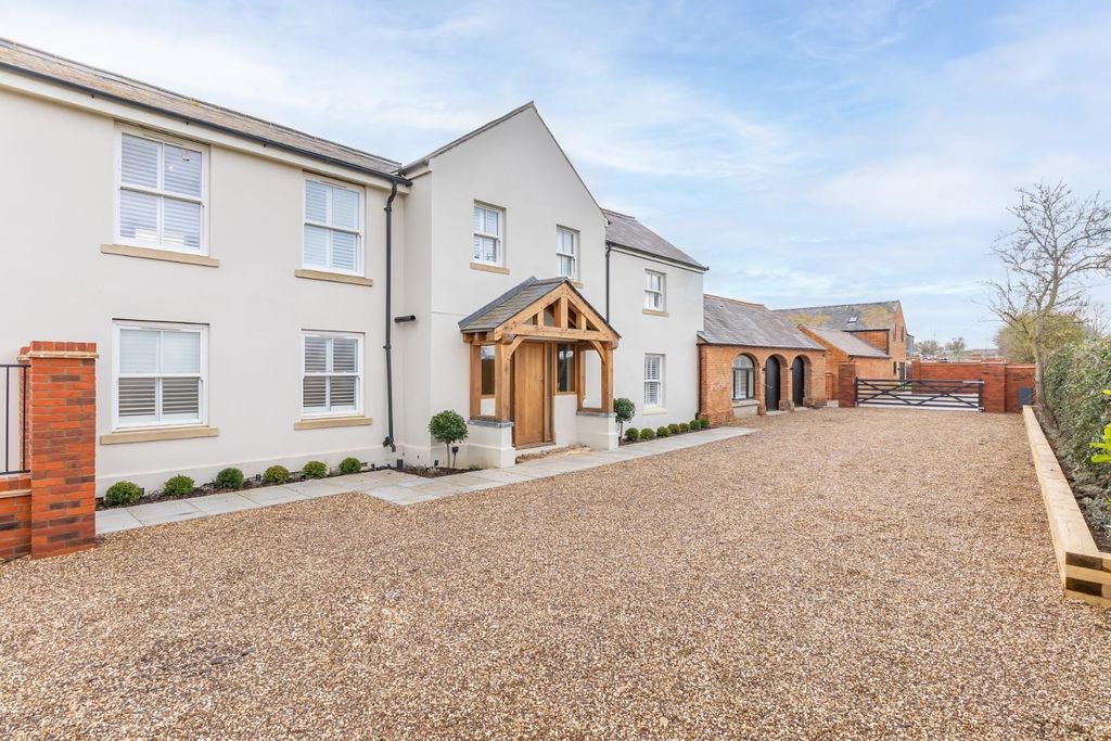 Property photo 1 of 33