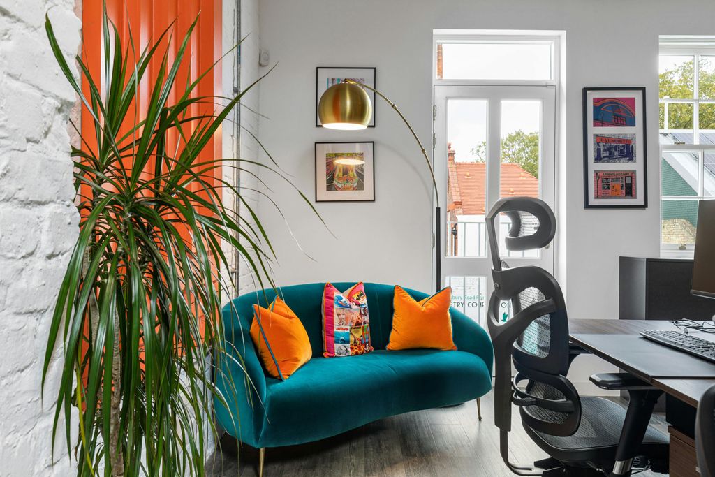 Property photo 3 of 12 141020244_Cscs_Camerons Stiff Offices 51 Lonsdale Road _Nw6 6Ra_029.Jpg