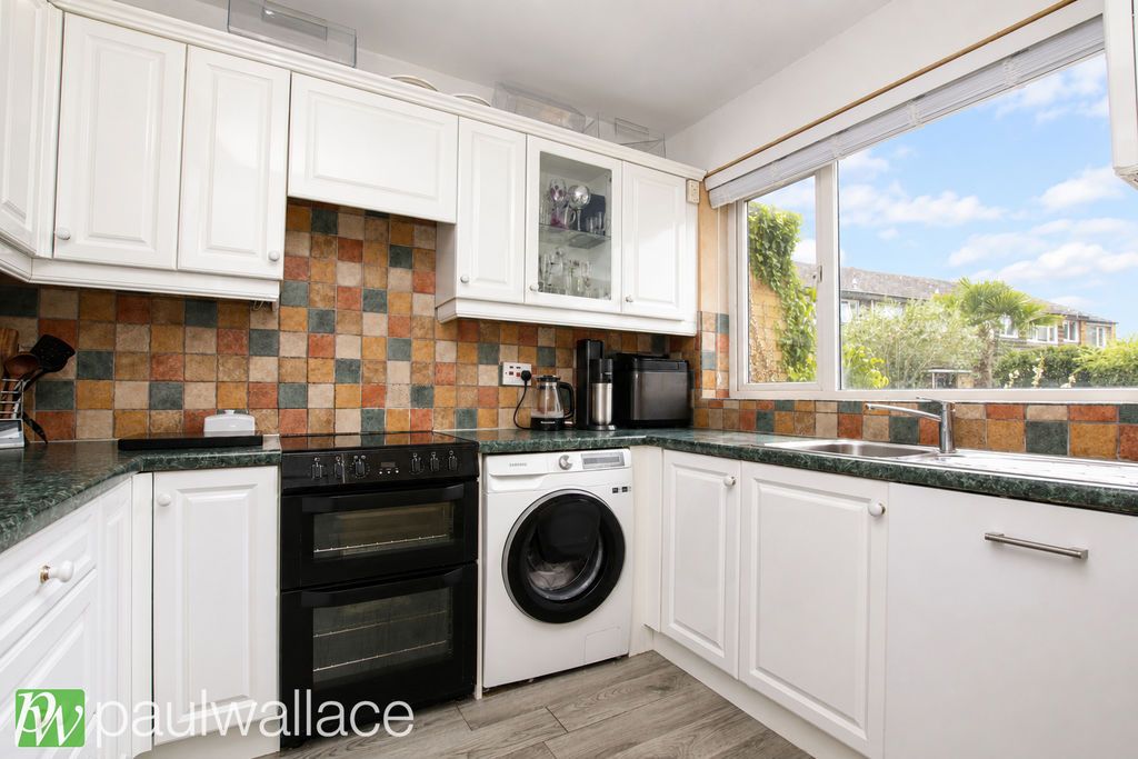 Property photo 3 of 16 Kitchen