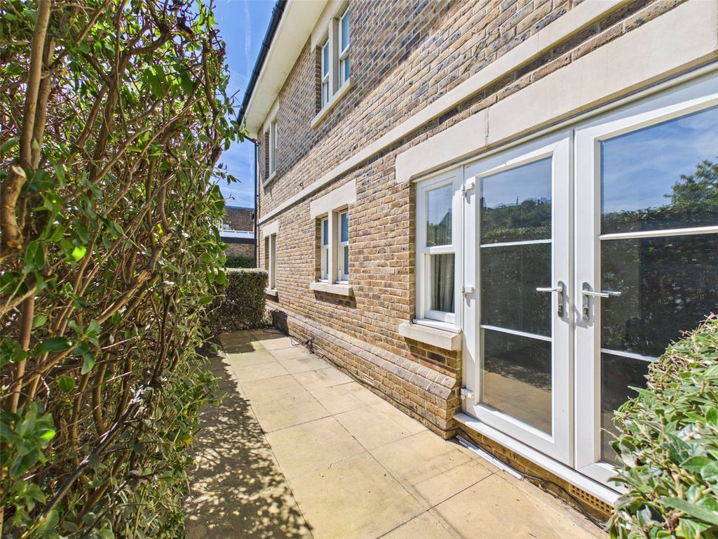 Property photo 2 of 8 Picture No. 12
