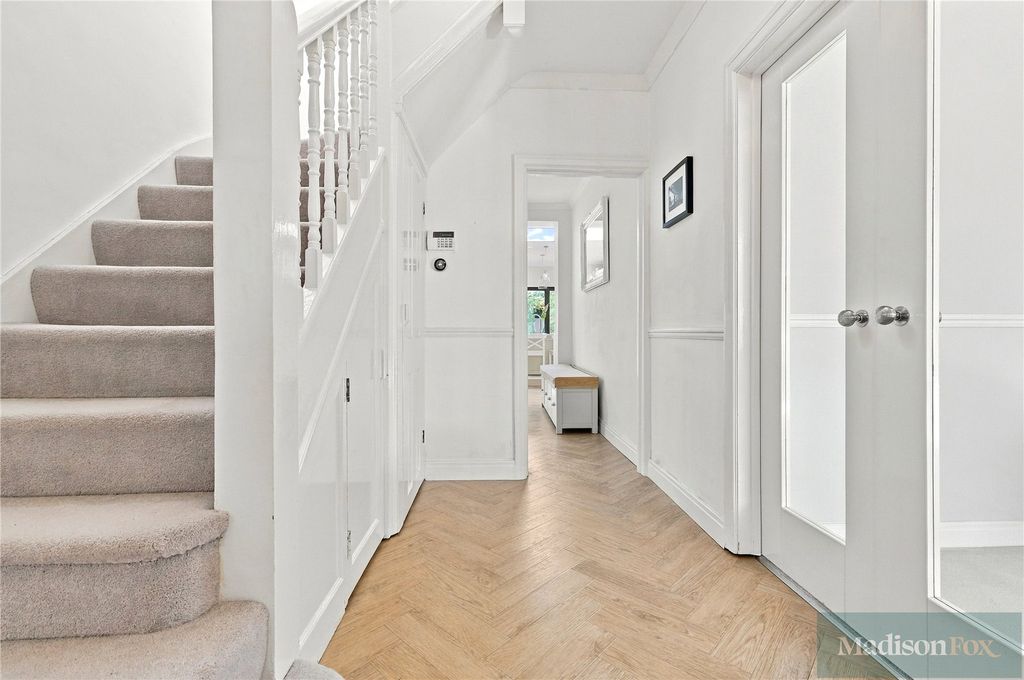 Property photo 2 of 38 Picture No. 30