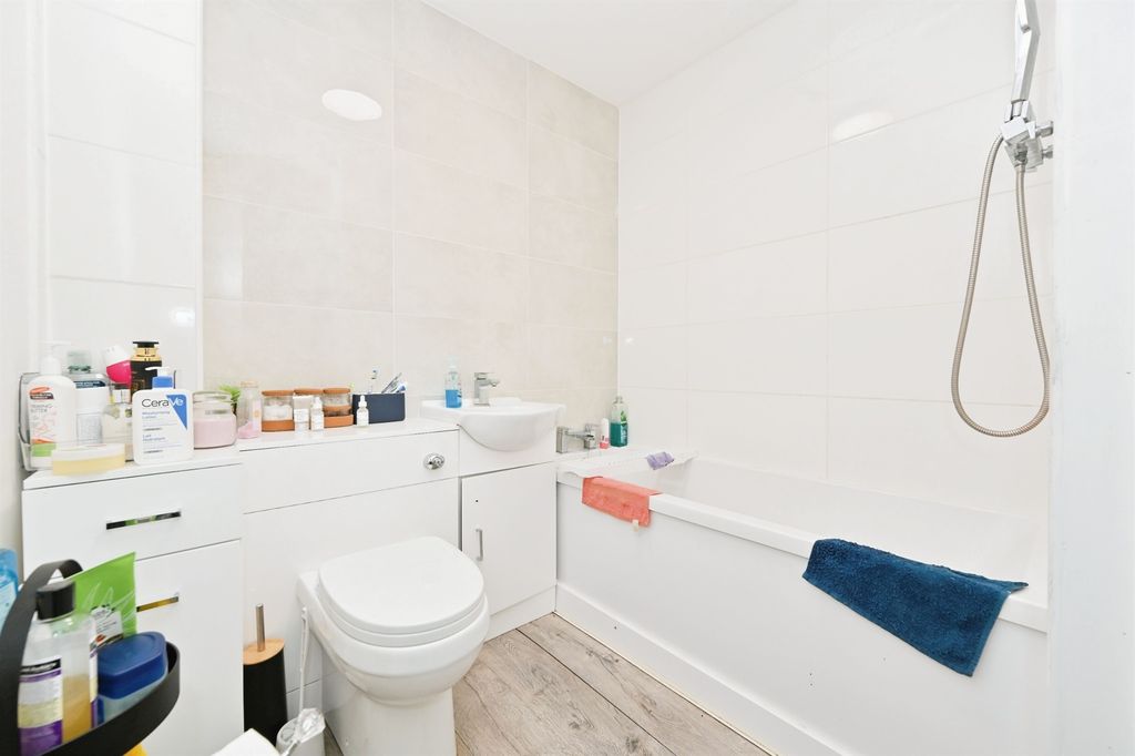 Property photo 3 of 9
