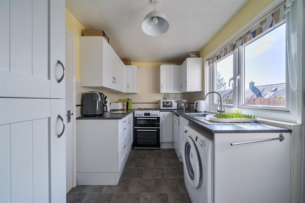 Property photo 3 of 12 Kitchen