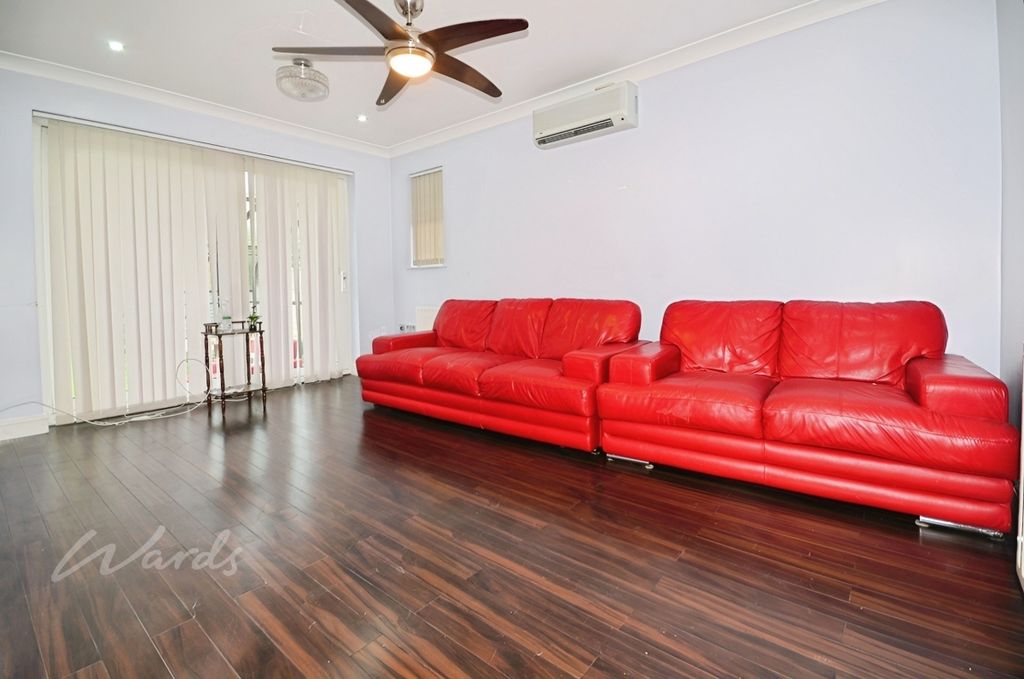 Property photo 3 of 8 Elaine Lounge
