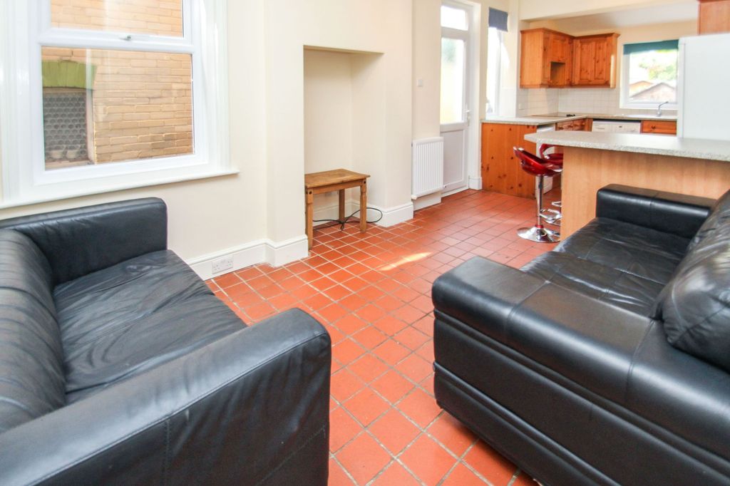 Property photo 2 of 10 Photo 4