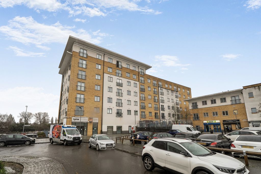 Property photo 1 of 19 1397087-16-696906...