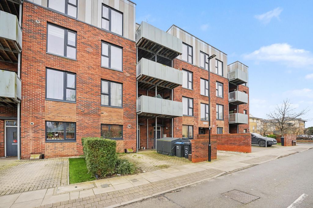 Property photo 1 of 21 Front (Exterior)