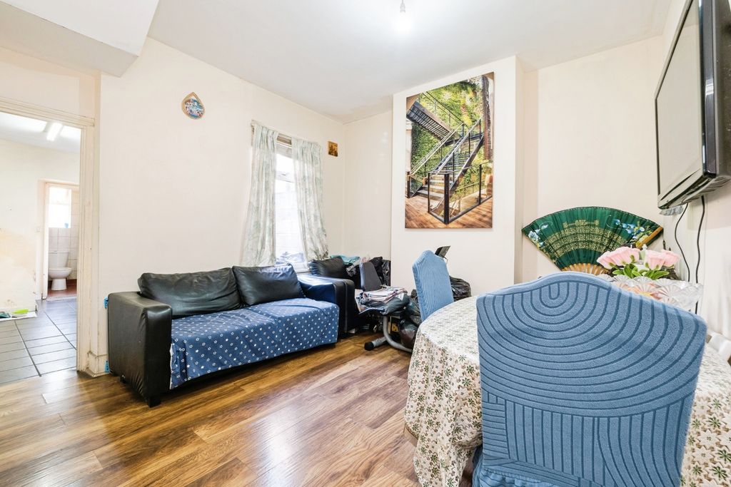 Property photo 2 of 16 Pbox-Img.Jpg