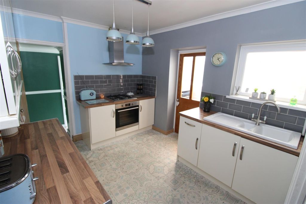 Property photo 2 of 18