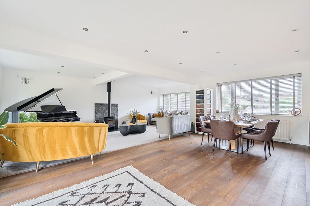 Property photo 1 of 18 Sitting/Dining Room