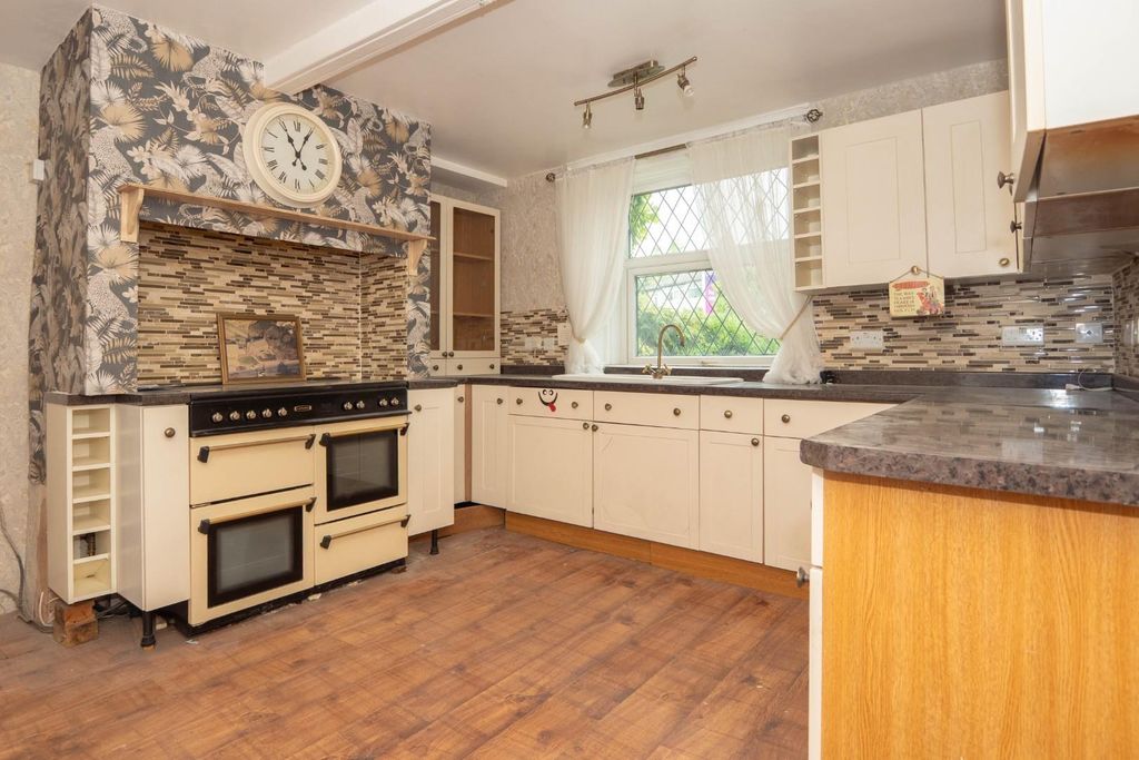 Property photo 3 of 25 Kitchen