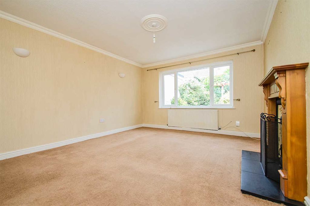 Property photo 3 of 19 Photo 6