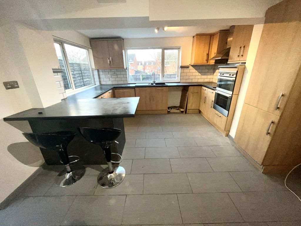 Property photo 3 of 6 Kitchen