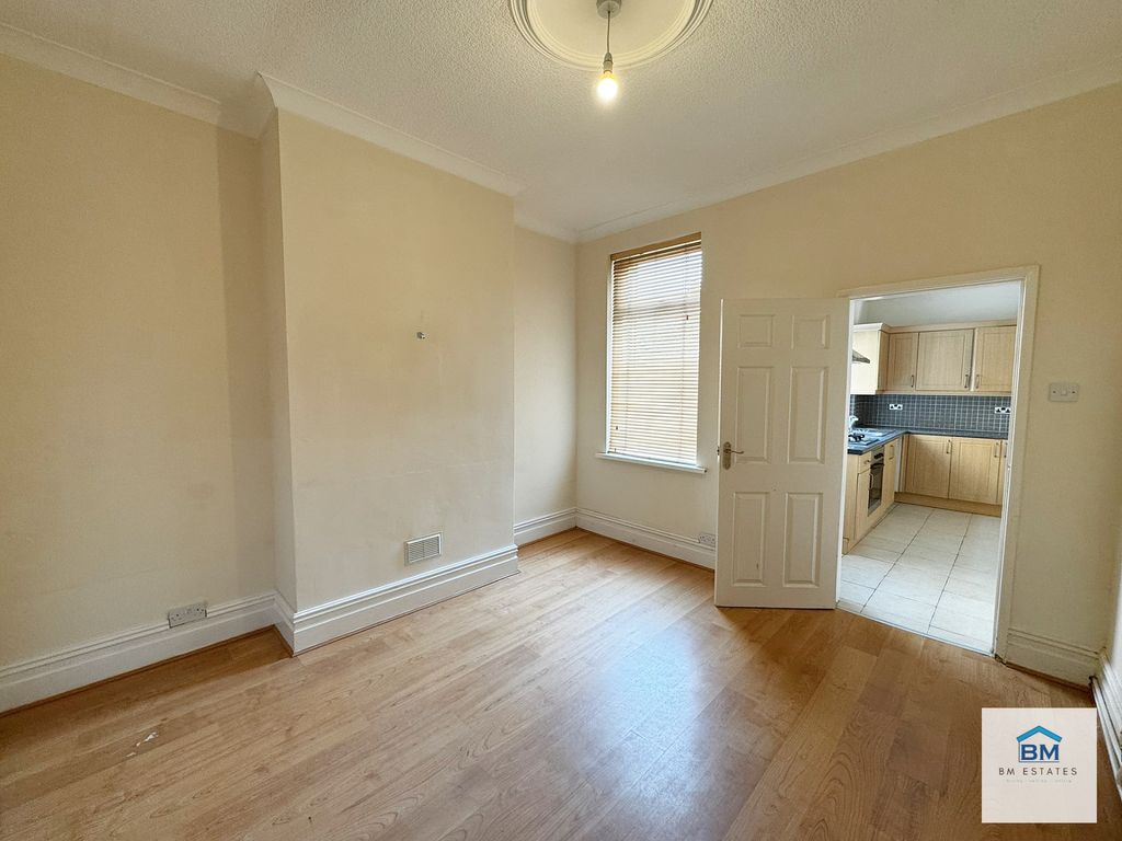 Property photo 3 of 8 Photo 4