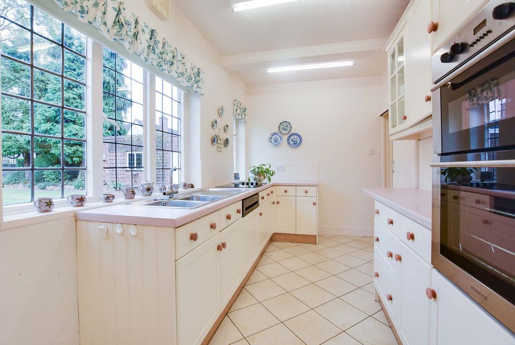 Property photo 3 of 27