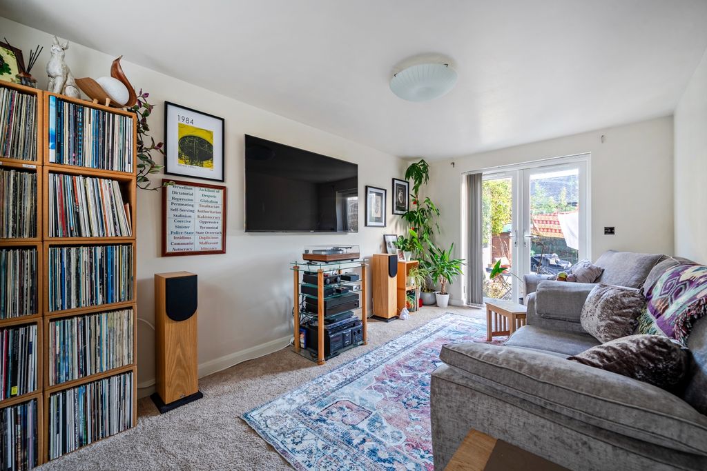 Property photo 2 of 20 Living Room