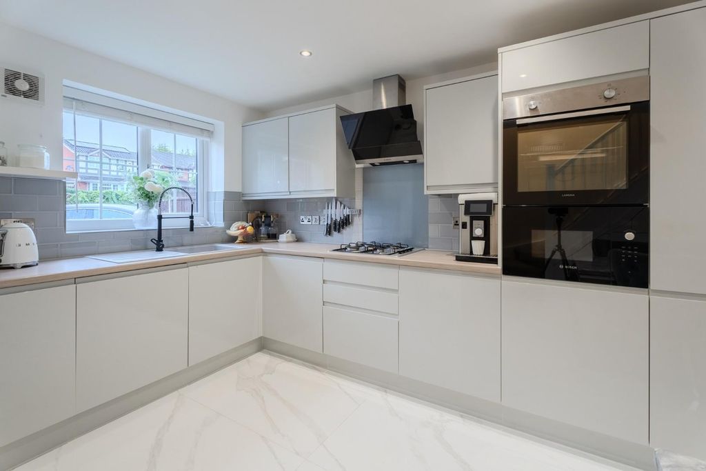 Property photo 2 of 21 Brierley Lane-15.Jpg