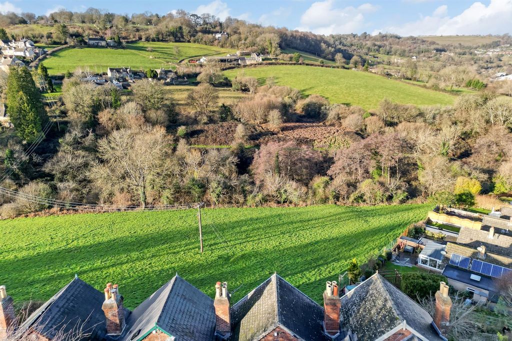 Property photo 2 of 22 101964_2 Western Terrace Brimscombe (8)_Low.Jpg