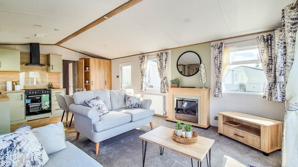 Property photo 1 of 18 Untitled 5