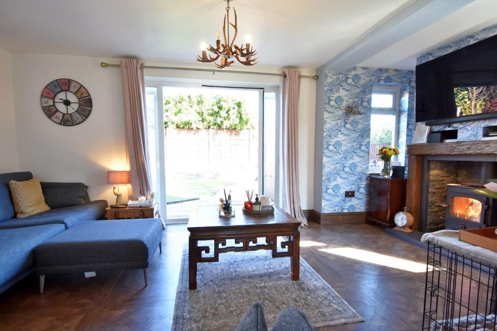 Property photo 2 of 28