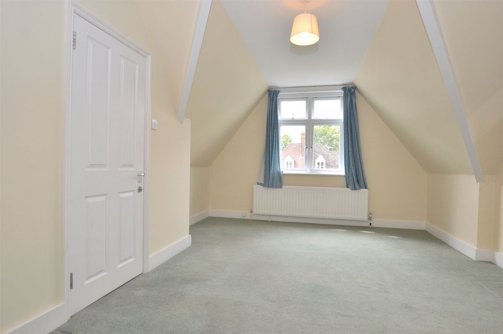 Property photo 2 of 11 Living Space