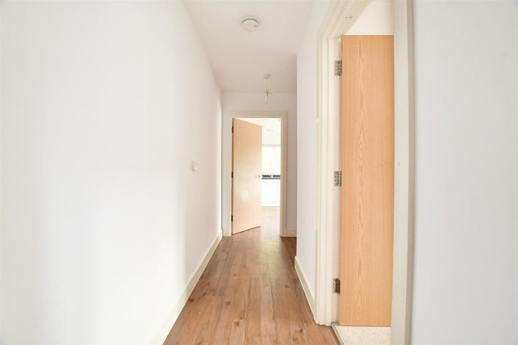 Property photo 2 of 7 Hallway