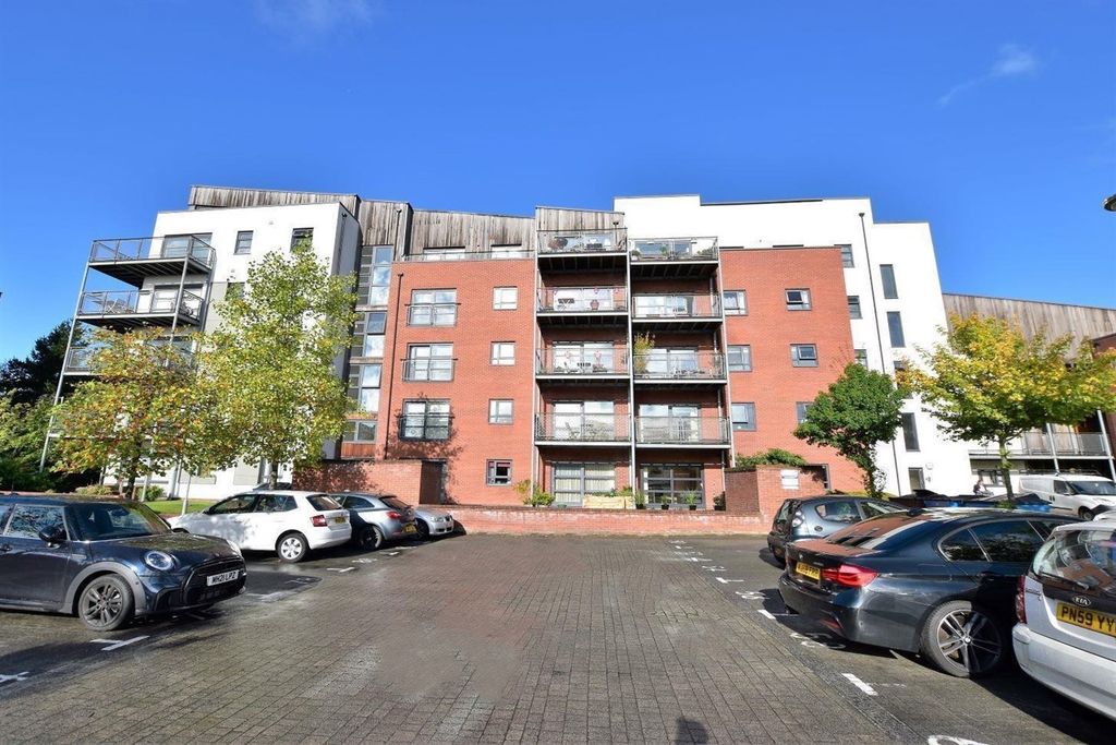 Property photo 1 of 20 (Main)