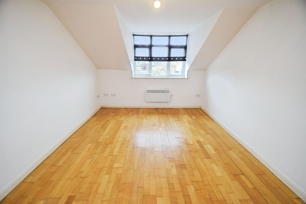 Property photo 2 of 10 6310d0F9-Lounge 201