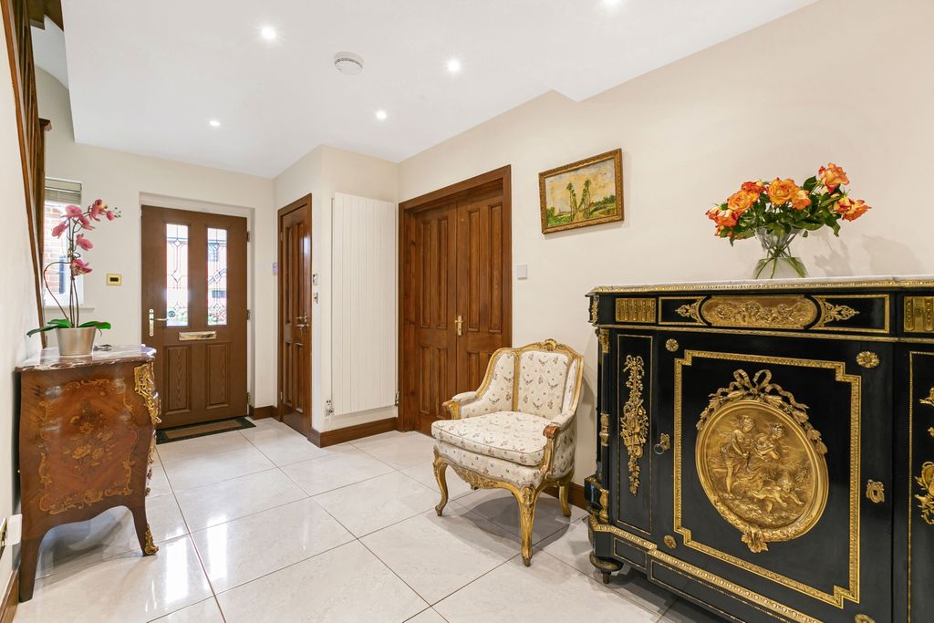 Property photo 2 of 22 Hallway