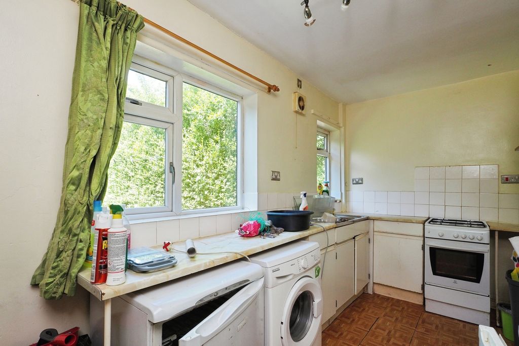 Property photo 3 of 16 Kitchen