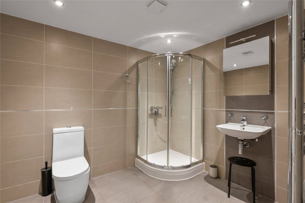Property photo 2 of 7 Bathroom