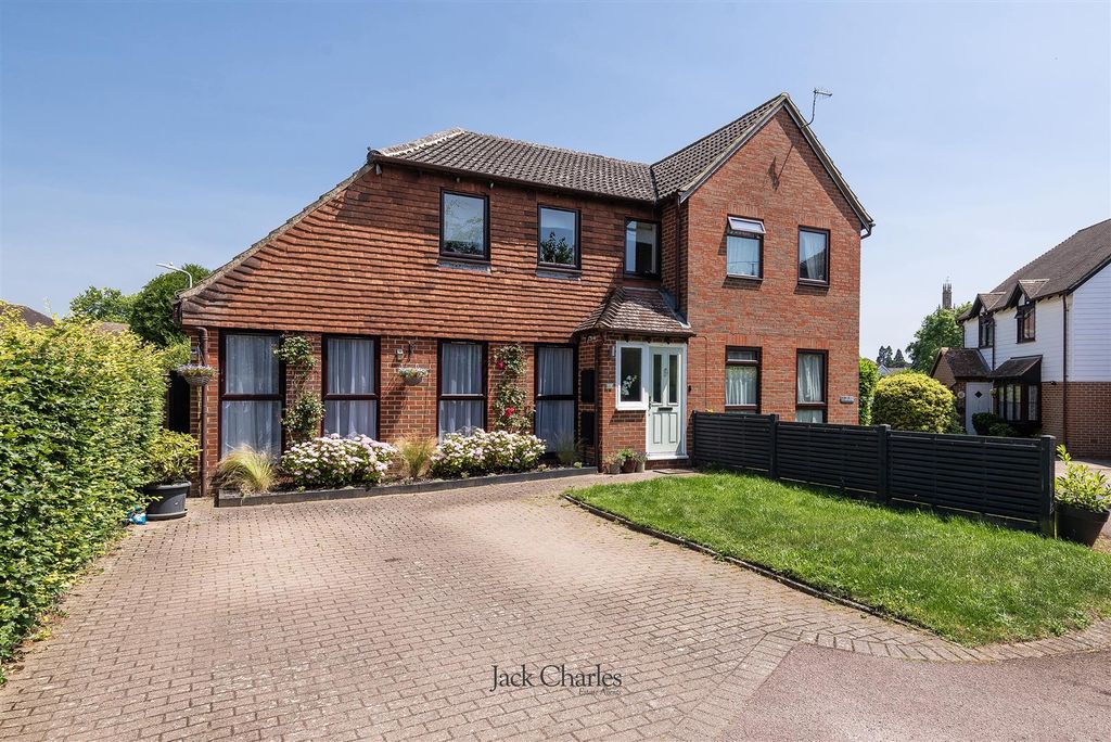Property photo 1 of 16 18 Maltings Close, Tn11 0Dy 001.Jpg