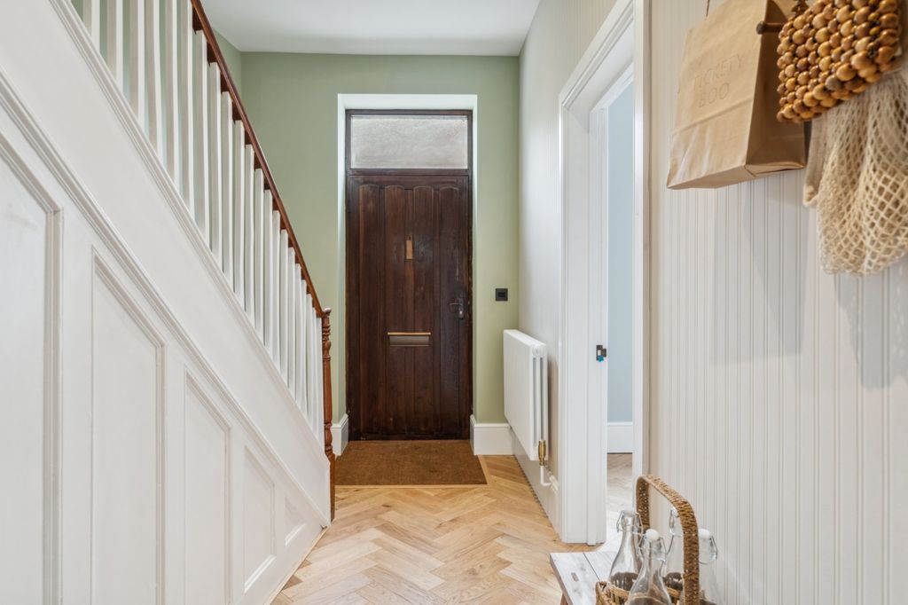 Property photo 2 of 14 Hallway