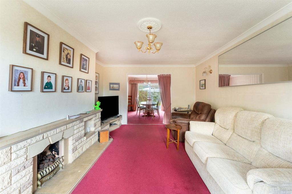 Property photo 3 of 19 28 Hawthorn 11.Jpg