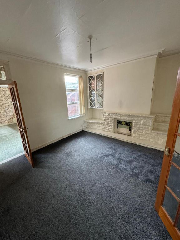 Property photo 2 of 8