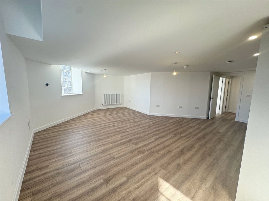 Property photo 2 of 12 Flat 302