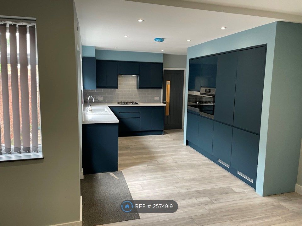 Property photo 2 of 12 Kitchen