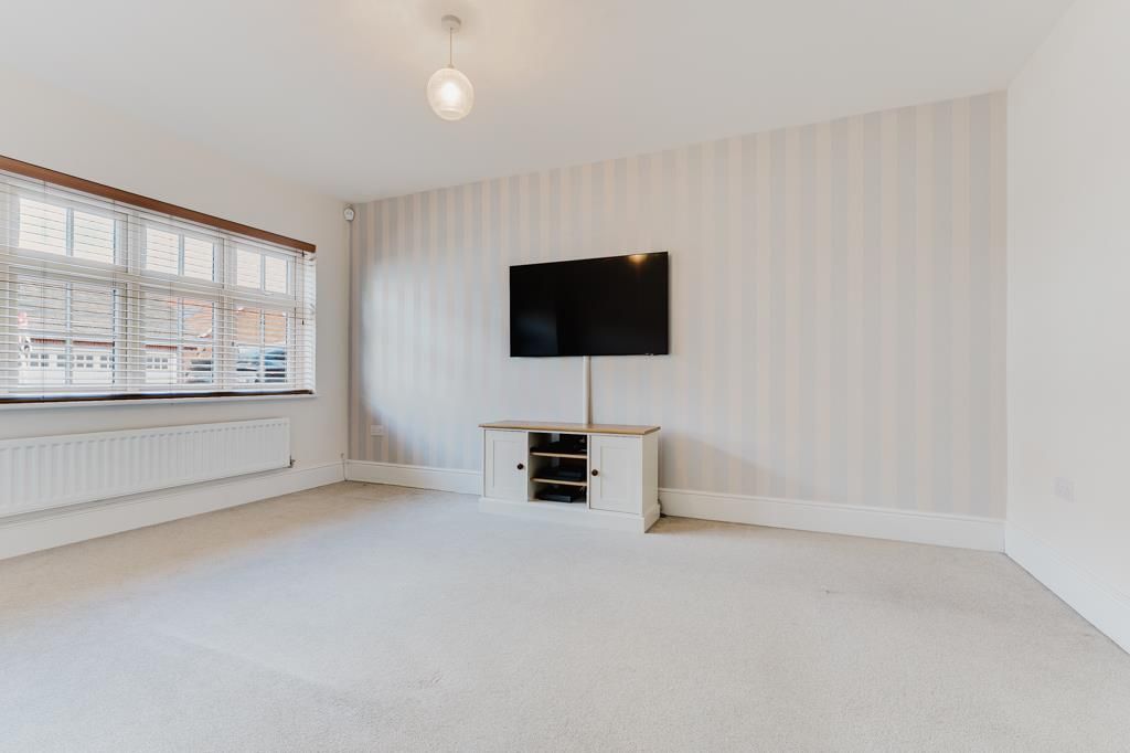 Property photo 2 of 28 4 Mereway, Barton Seagrave (18 Of 28).Jpg