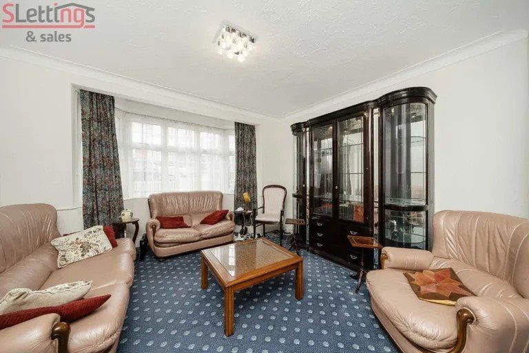 Property photo 3 of 8 Gallery