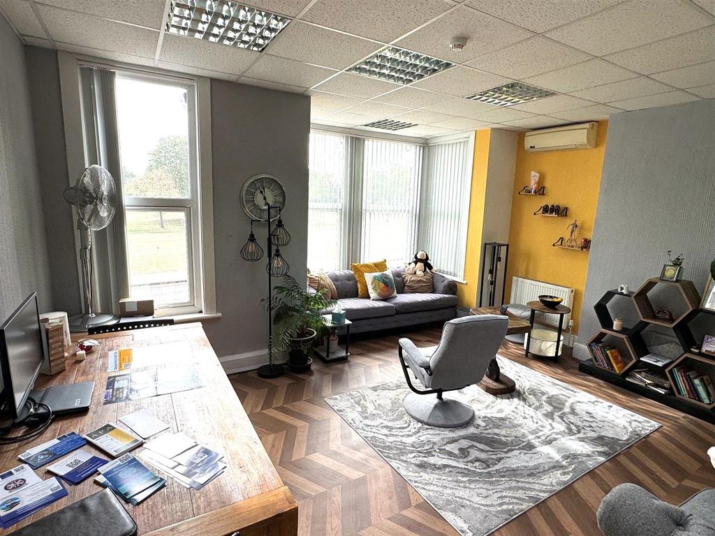 Property photo 3 of 10 5.Jpg