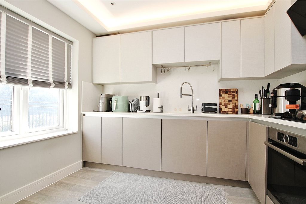 Property photo 2 of 19 Picture No. 16